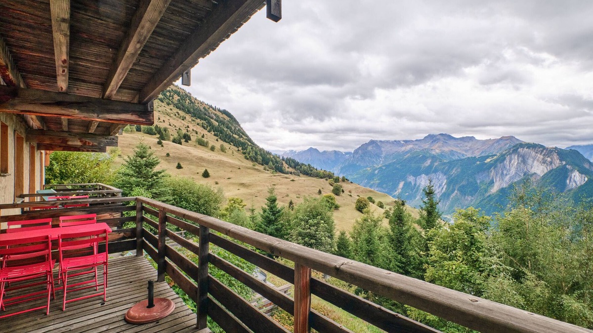 Villard-Reculas Apartment | Apartment 'La Forêt' with Mountain View, Balcony and Wi-Fi