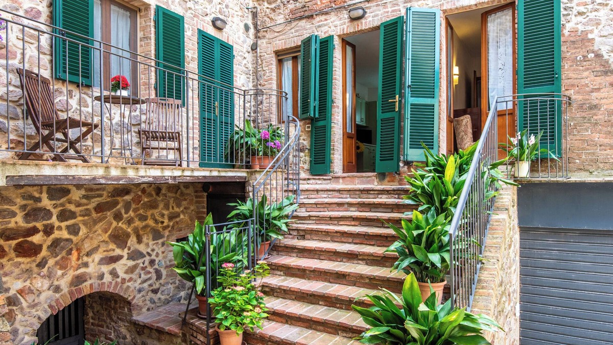 Monticiano Apartment | Apartment 'La Fonte' with Balcony and Wi-Fi