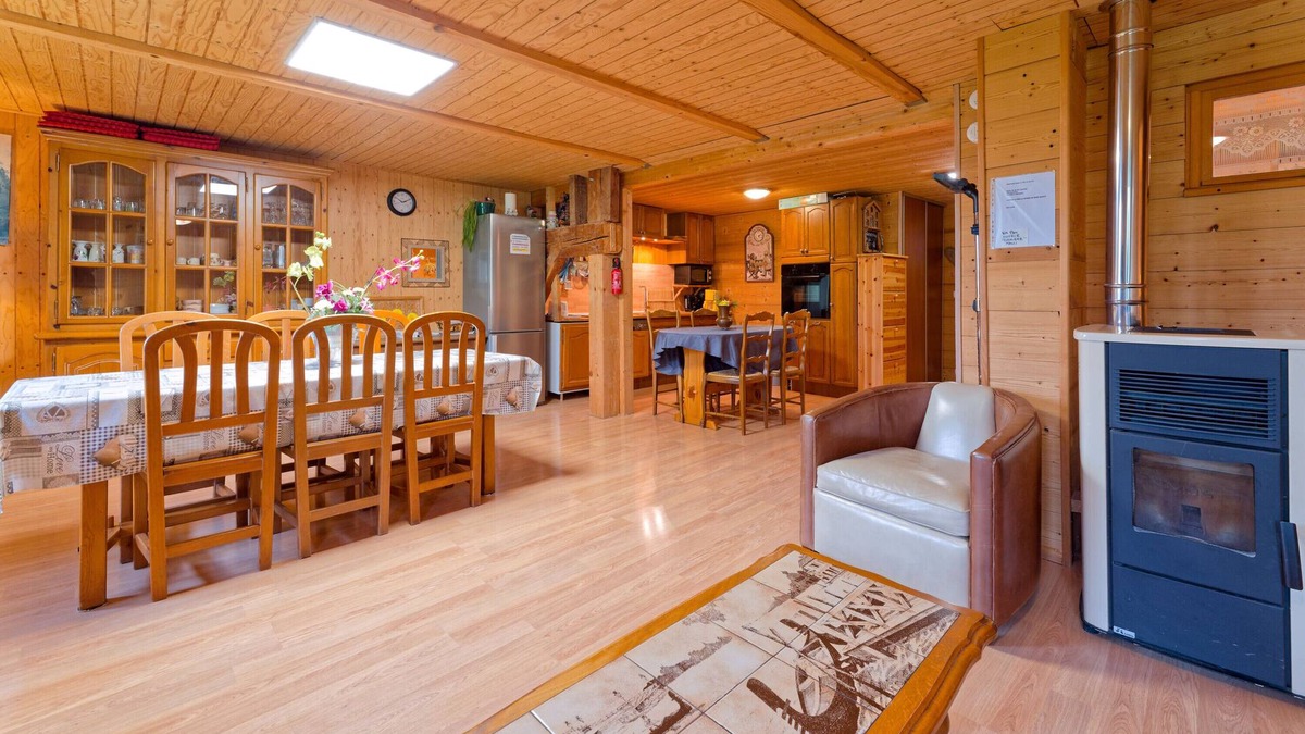 Montmin Apartment | Apartment 'La Beccaz' with Mountain View and Wi-Fi