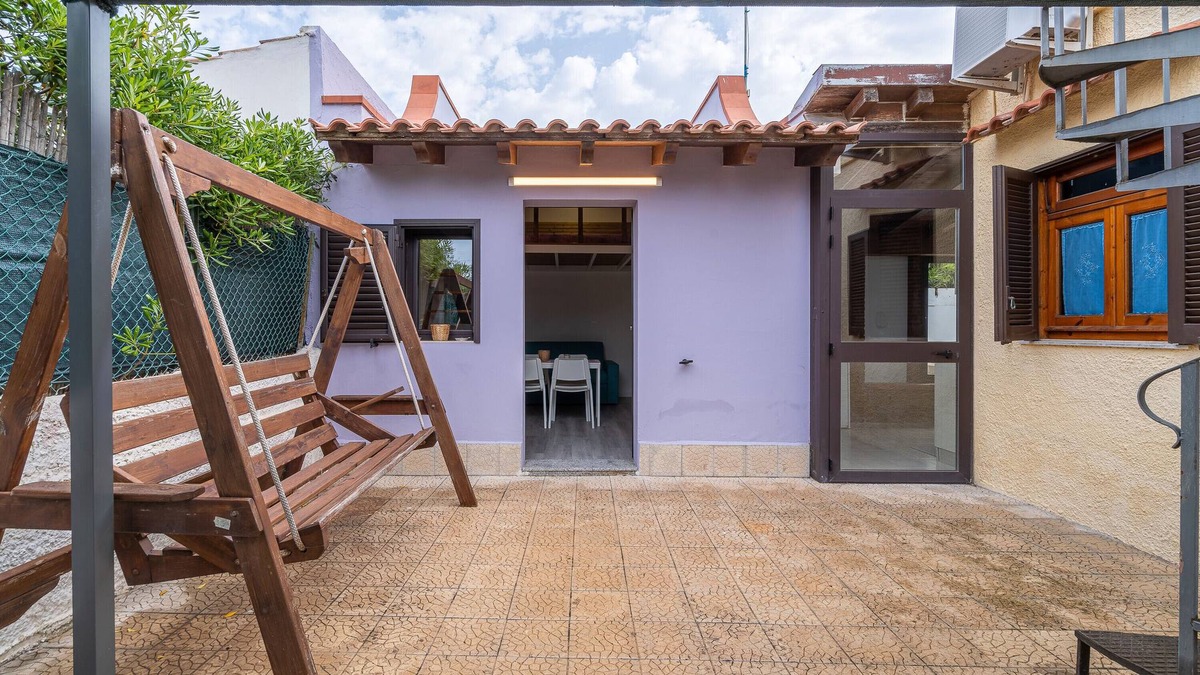 Ognina Apartment | Apartment 'La Glicine' with Private Terrace, Wi-Fi and Air Conditioning
