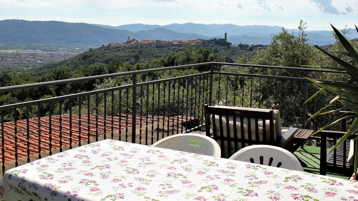 Castelnuovo Magra Apartment | Apartment La Fenice, Cristina Farm, house in the countryside, outstanding views