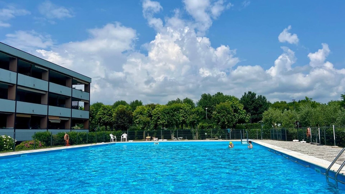 Manerba del Garda Apartment | Apartment 'La Romantica' with Shared Pool, Wi-Fi and Air Conditioning