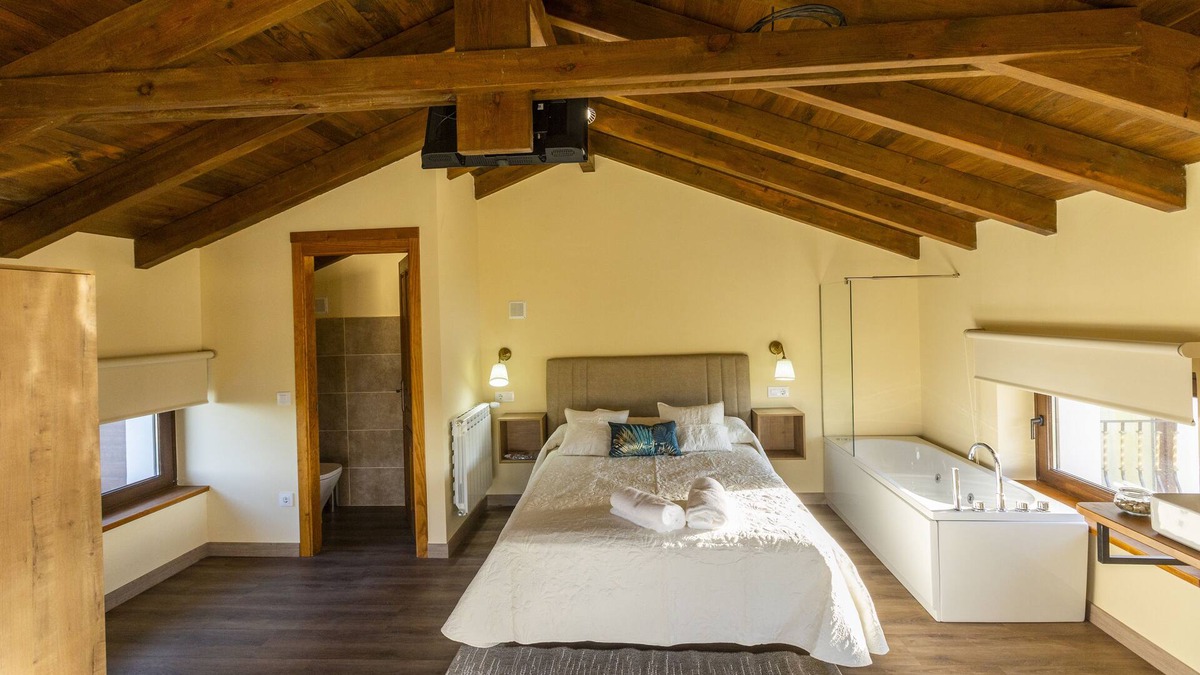Navia Apartment | Apartment La LLonga-Casona del Campo in western Asturias