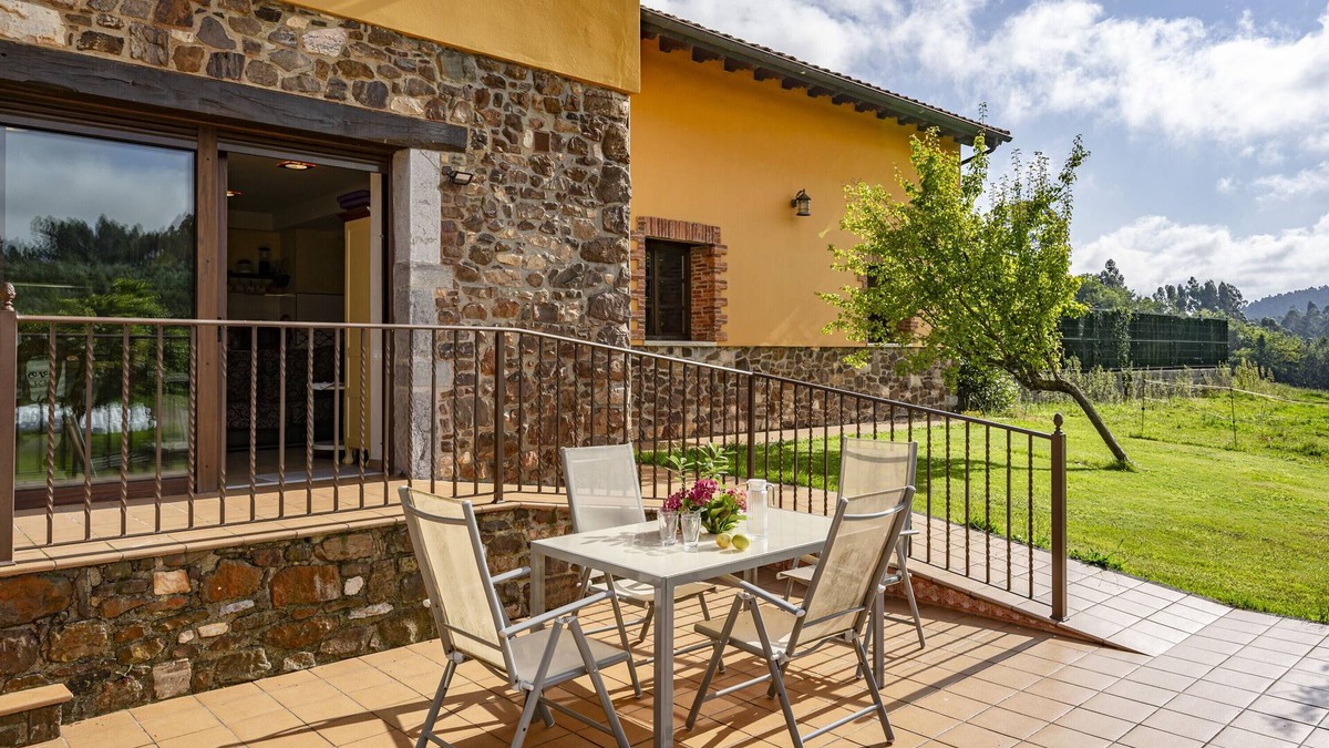 Carreno Apartment | Apartment 'La Llosa' with Mountain View, Private Terrace and Wi-Fi