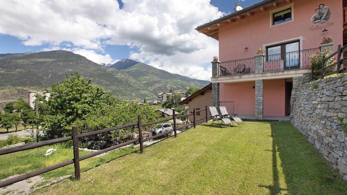 Aymavilles Apartment | Apartment 'La Maison De Deni - Vista Castello' with Mountain View