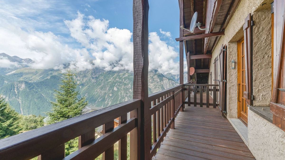 Villard-Reculas Apartment | Apartment 'La Meije 9' with Mountain View and Balcony