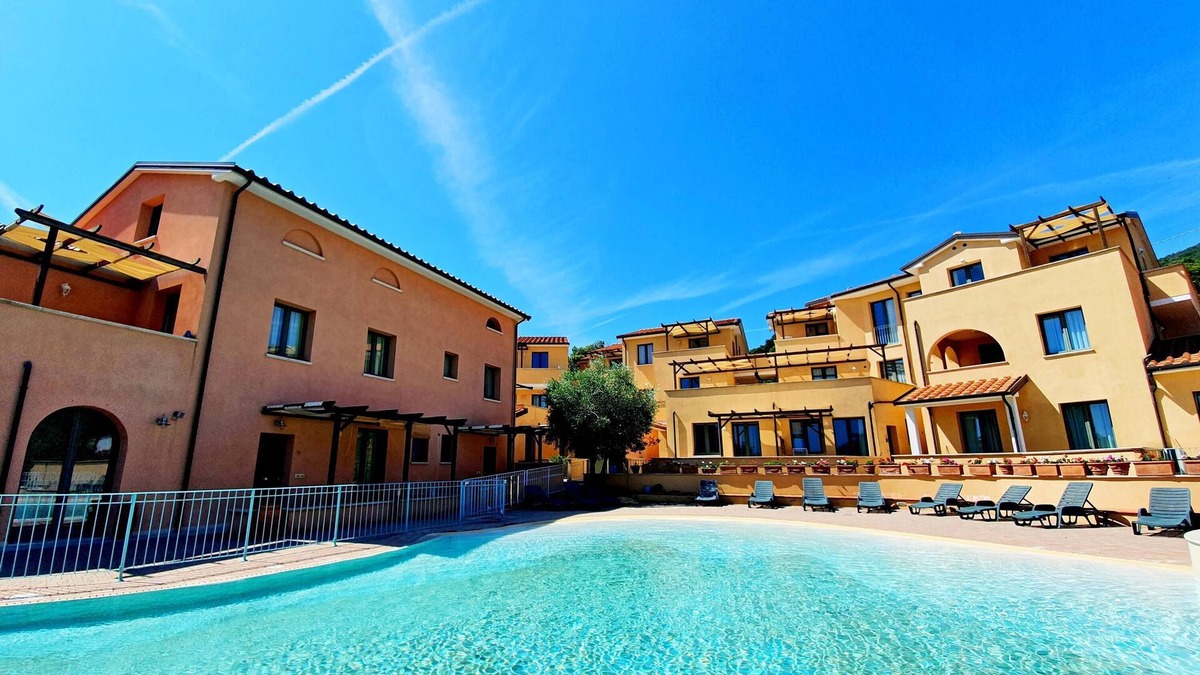 Cavo Apartment | Apartment 'La Pergola al Cavo 9' with Sea View, Shared Pool, Terrace & Wi-Fi