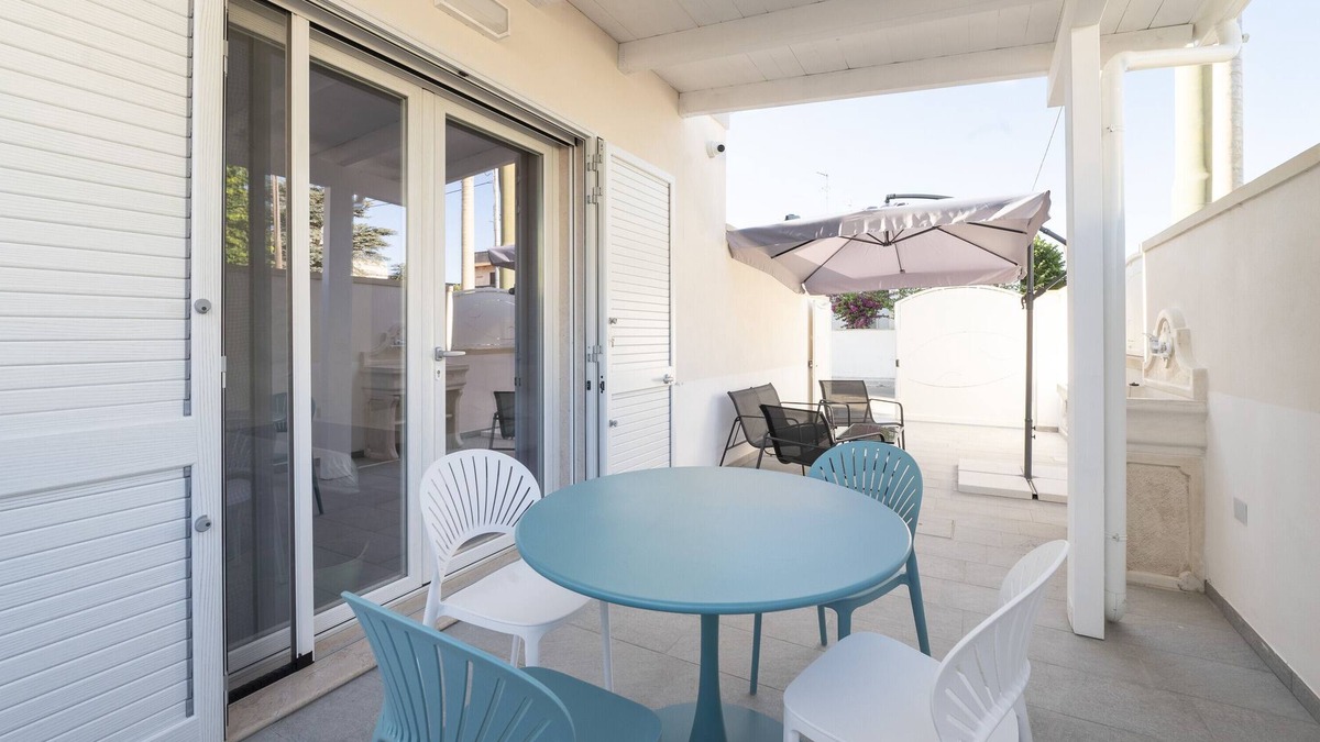 Torre dell'Orso Apartment | Apartment 'La Poesia' with Private Terrace, Wi-Fi and Air Conditioning