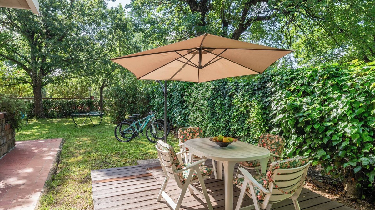 Altopascio Apartment | Apartment 'La Romea Altopascio' with Private Garden, Wi-Fi and Air Conditioning