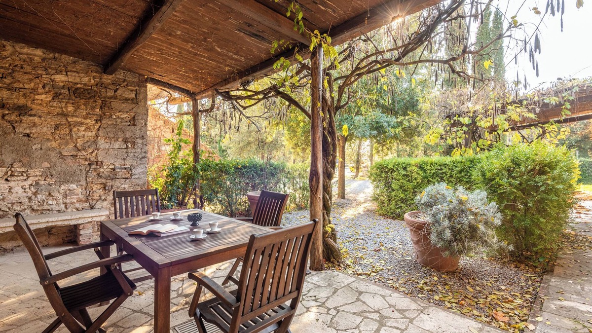 Serre di Rapolano Apartment | Apartment 'La Spiga' with Shared Pool, Shared Terrace and Wi-Fi