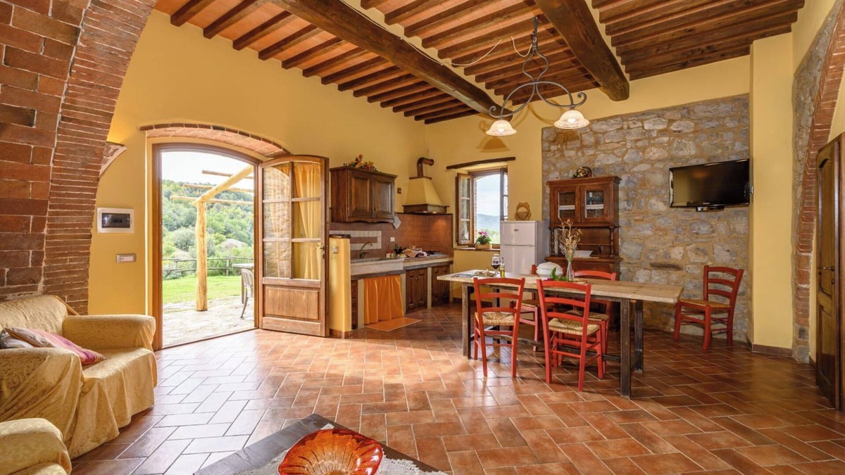 Pomarance Apartment | Apartment 'La Stalla' with Shared Pool, Private Garden and Wi-Fi