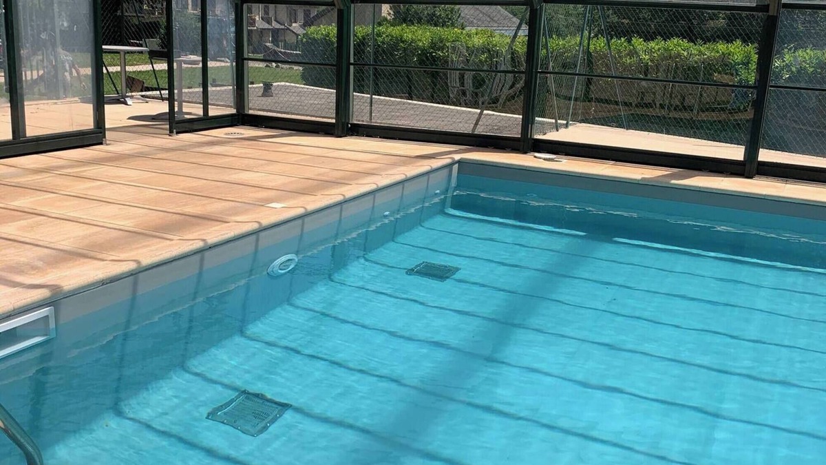 Bielle Apartment | Apartment 'La Suite Unique Belle Vue - Jardin' with Mountain View, Shared Pool and Wi-Fi