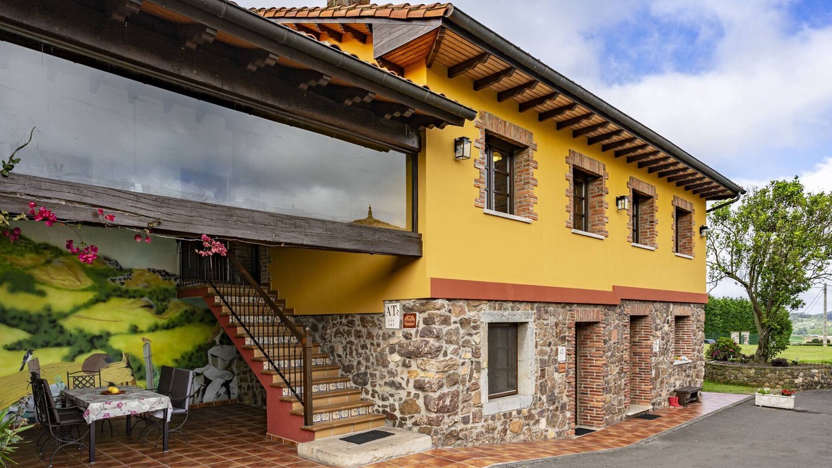 Carreno Apartment | Apartment 'La Tenada' with Private Terrace, Private Garden and Wi-Fi