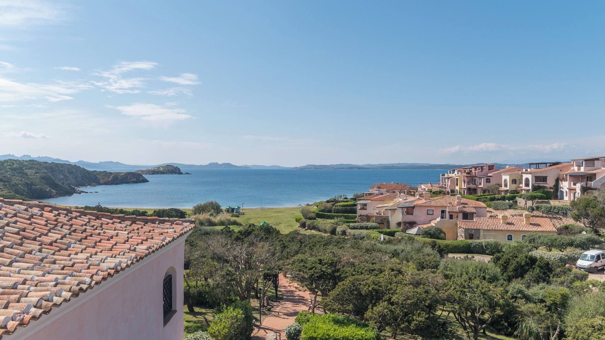 Capo Ferro Apartment | Apartment "La Terrazza sul Mare" Near the Beach with Sea View, A/C & Terrace