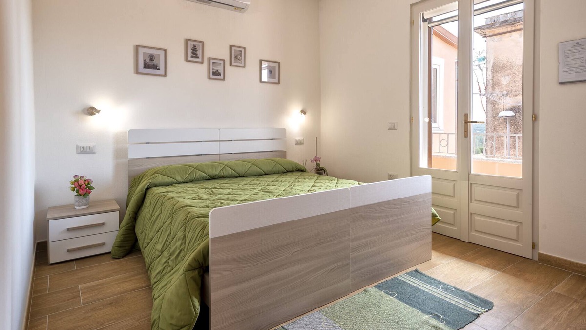Tula Apartment | Apartment La Valle del Sole with Mountain View, Lake View, Wi-Fi & Balcony