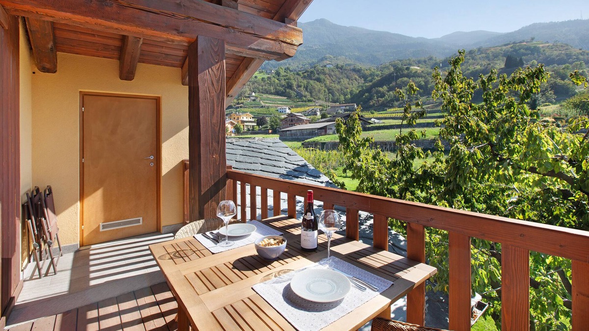 Pont Suaz Apartment | Apartment 'La Vigne De Papagran App6' with Mountain View, Shared Garden and Wi-Fi