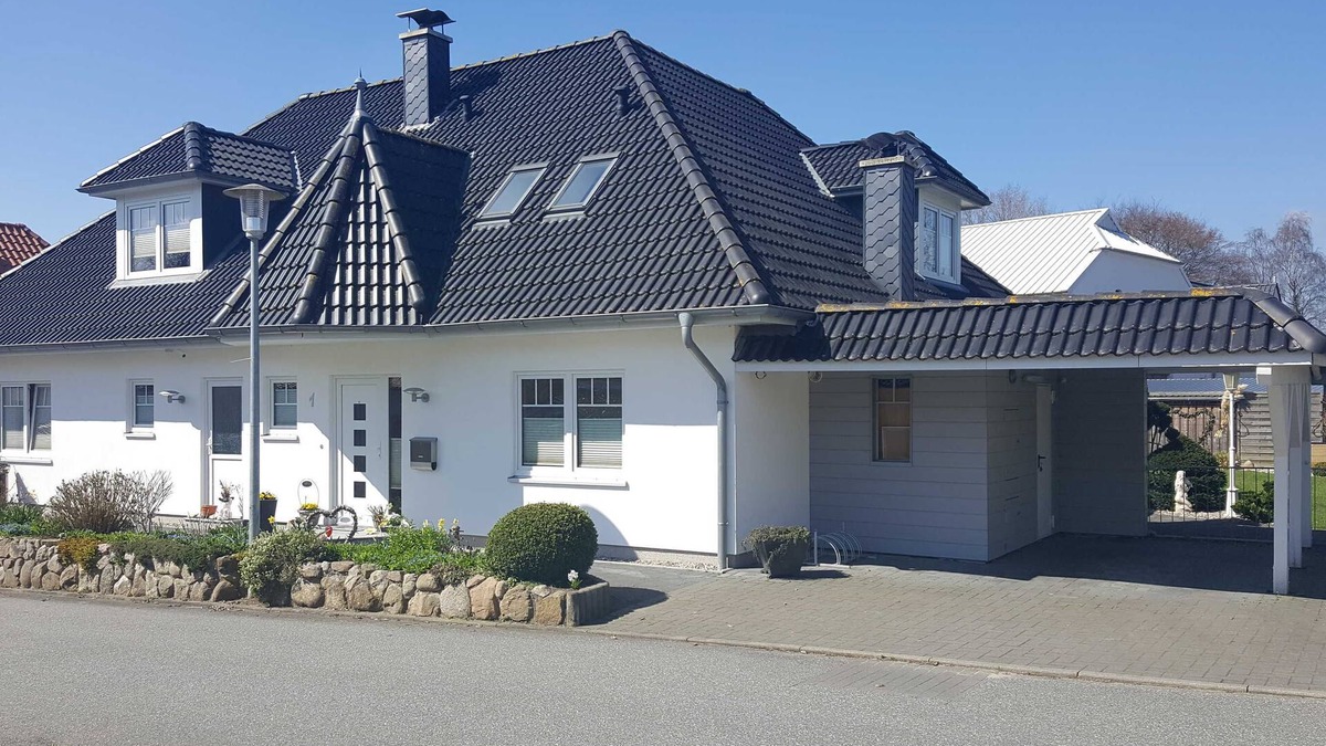 Gluecksburg Apartment | Apartment lake view