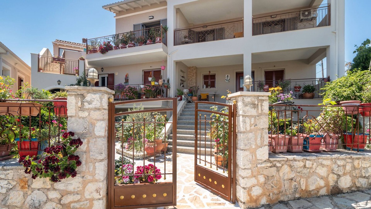 Spartochori Apartment | Apartment 'Lakis 1' with Sea View, Wi-Fi and Air Conditioning