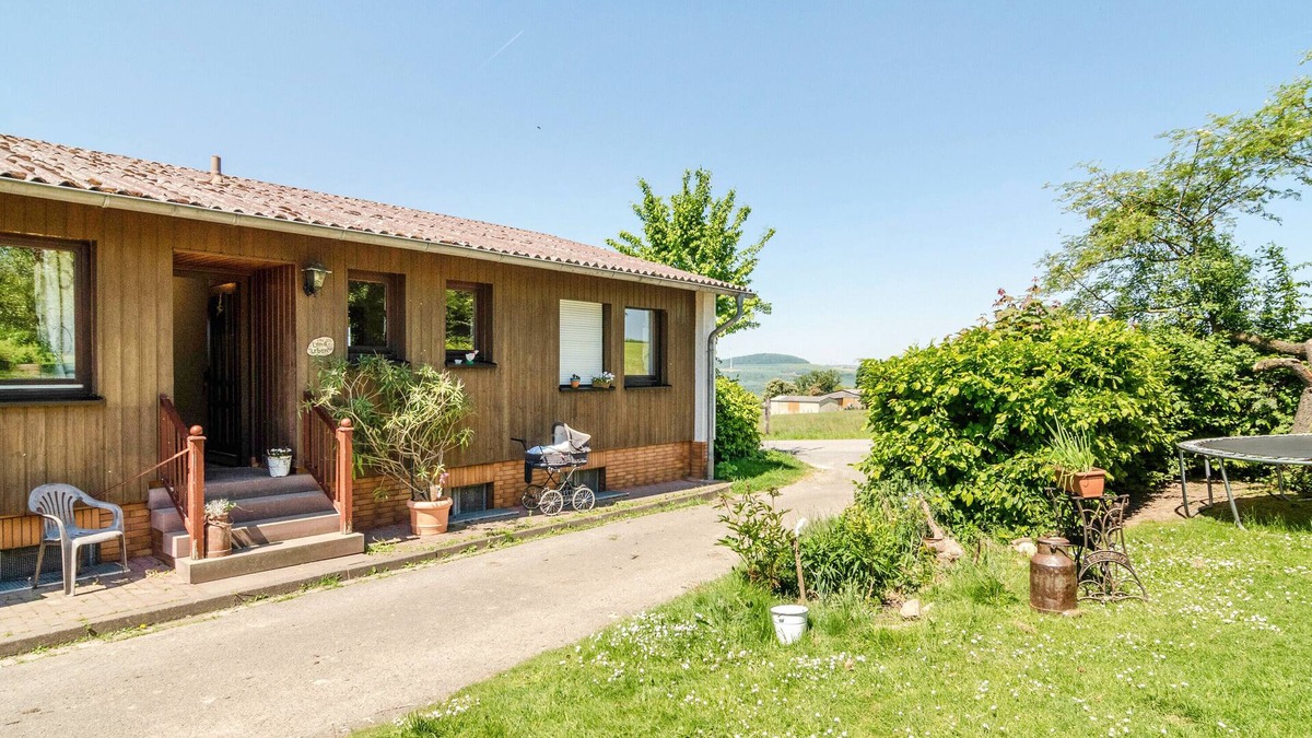 Hofgeismar Apartment | Apartment 'Landleben' with Mountain View and Shared Garden