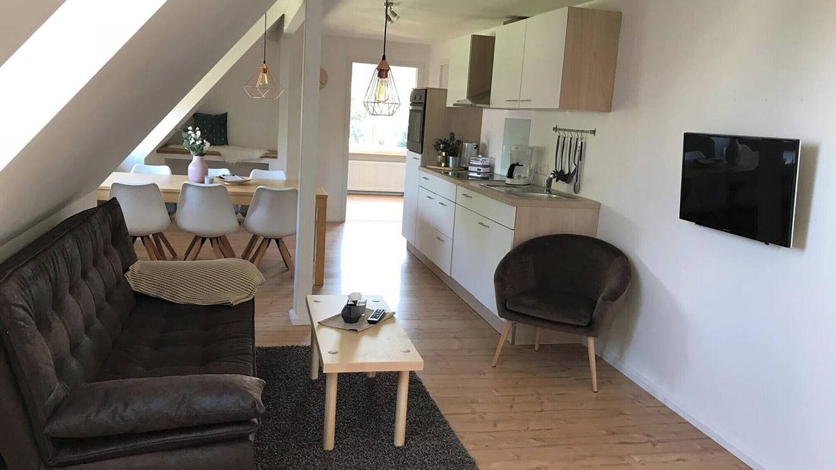 Heide Apartment | Apartment 'Landliebe' with Private Terrace, Private Garden and Wi-Fi