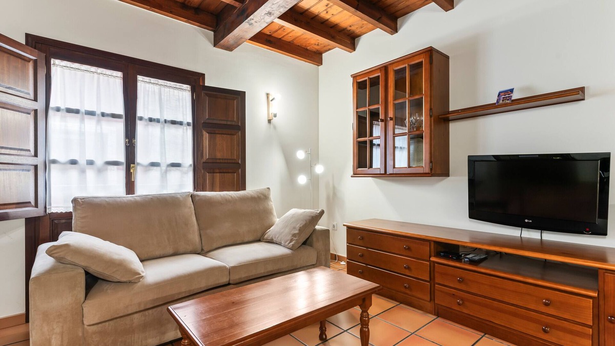 Bustio Apartment | Apartment 'Las Acacias' with Balcony and Wi-Fi
