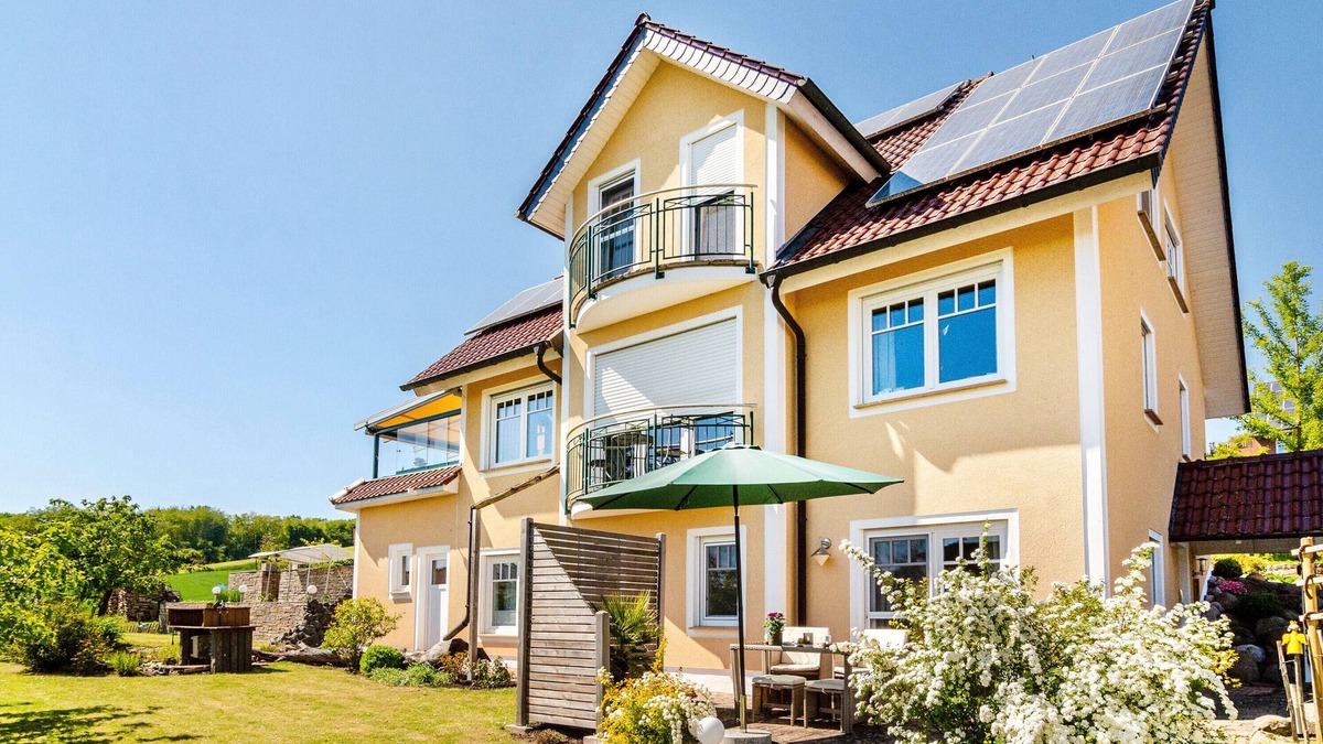 Hofgeismar Apartment | Apartment 'Lavendel' with Private Terrace and Wi-Fi