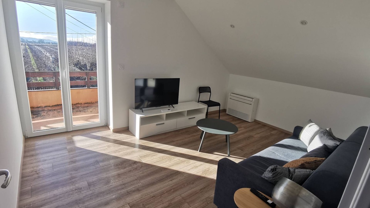 Bouge-Chambalud Apartment | Apartment le 345