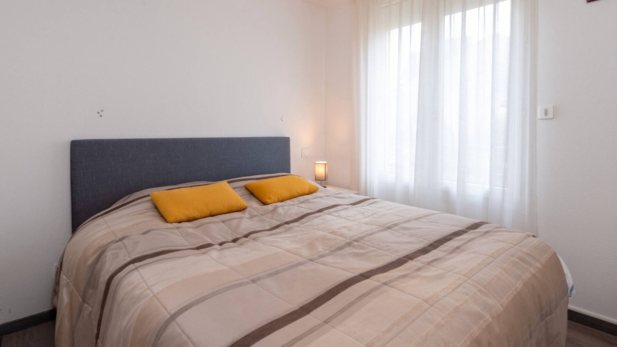 Vannes Apartment | Apartment 'Le Doumer parking wifi' with Wi-Fi
