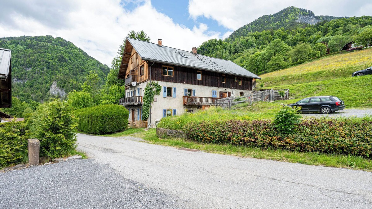Flumet Apartment | Apartment 'Le Grand Tétras' with Shared Terrace, Balcony and Wi-Fi