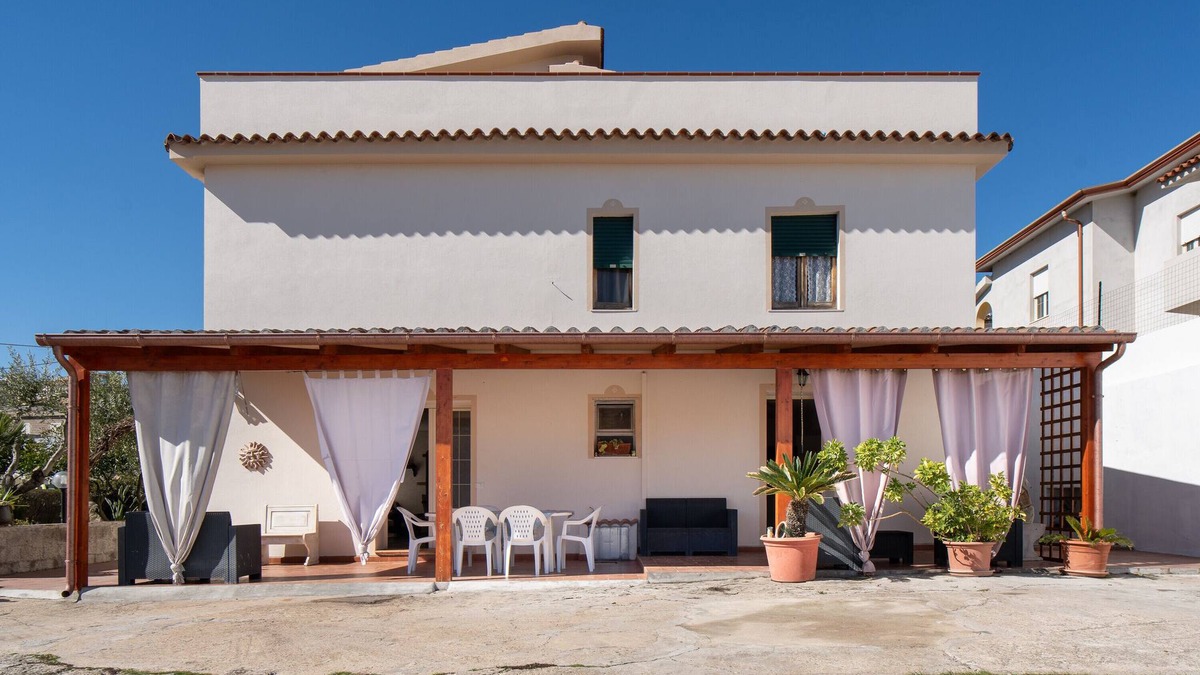 Irgoli House | Apartment 'Le Lantane' with Mountain View and Wi-Fi