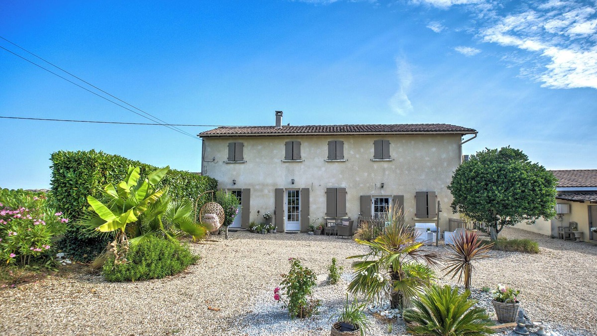 Montagne Apartment | Apartment 'Le Nid Du Charmant' with Private Garden, Wi-Fi and Air Conditioning