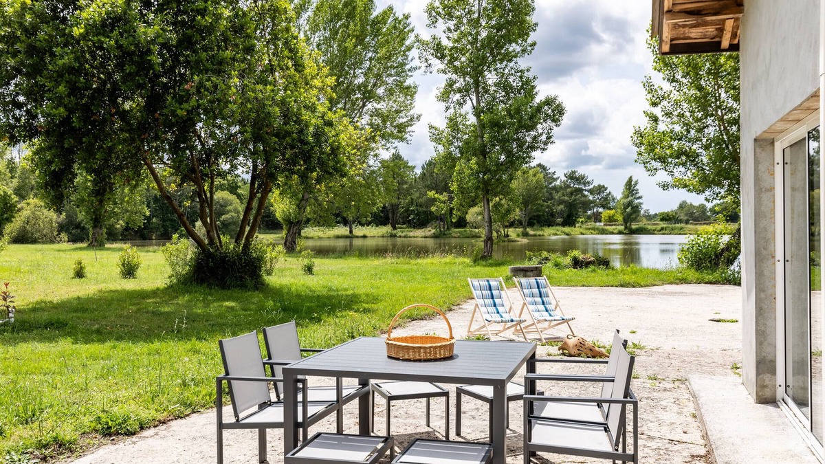 Queyrac Apartment | Apartment 'Le Panoramique Du Lac D'isachris' with Lake View