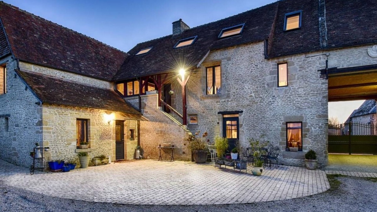 Saint-Wambert-des-Trois-Vallees Apartment | Apartment 'Le Poulailler' with Shared Pool, Private Terrace and Wi-Fi
