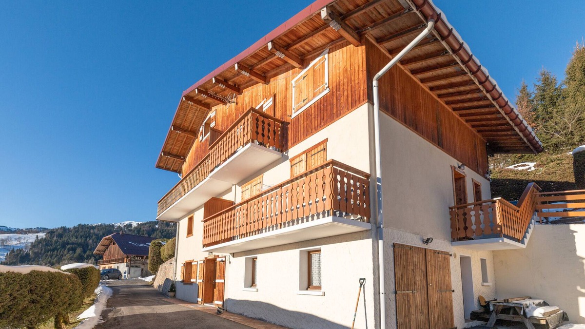 Cordon Apartment | Apartment 'Le Rouge-Gorge' with Mountain View, Private Terrace and Wi-Fi