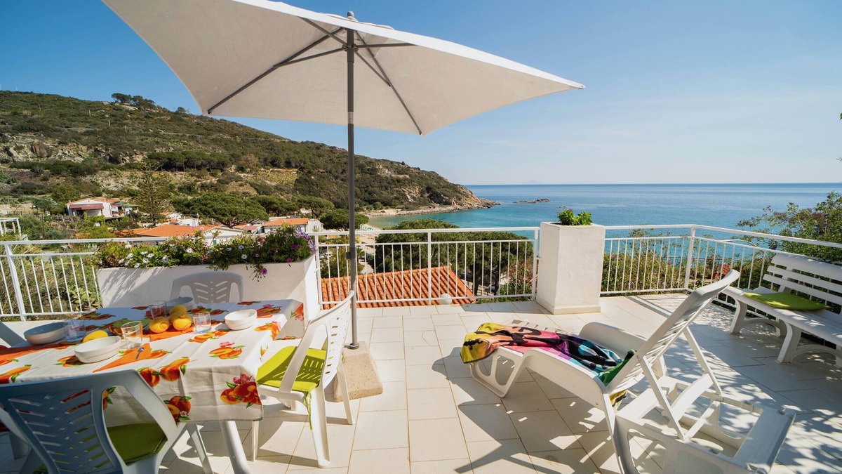Cavoli Apartment | Apartment "Le Sirene Bilo 1" with Sea View, Terrace and Wi-Fi