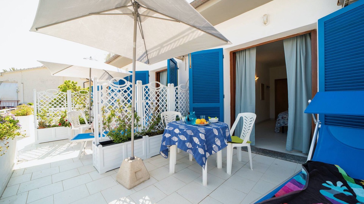 Cavoli Apartment | Apartment 'Le Sirene Mono 3' with Private Terrace, Wi-Fi and Air Conditioning