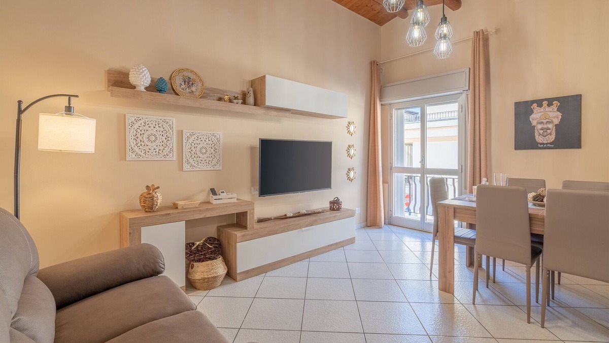 Floridia House | Apartment 'Le Tre Pigne' with Balcony, Wi-Fi and Air Conditioning