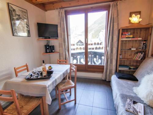 Chamonix City Centre Apartment | Apartment Le Triolet-8 by Interhome
