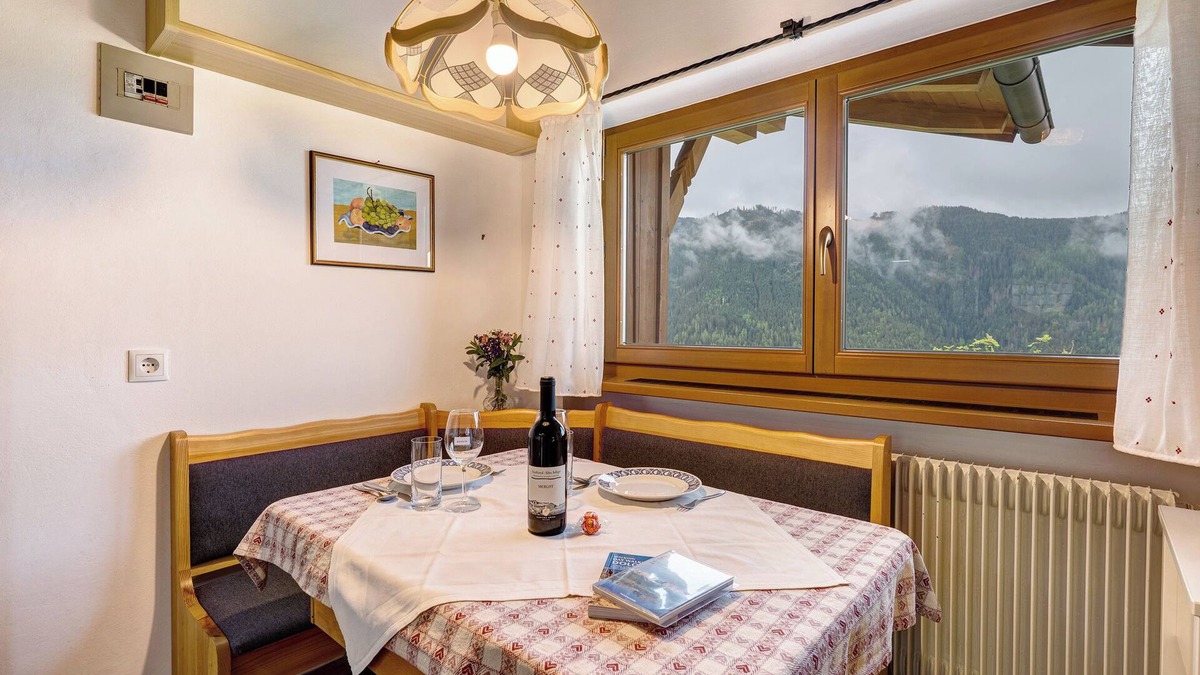 Tires Apartment | Apartment 'Leitner Miniwohnung' with Mountain View, Private Terrace and Wi-Fi