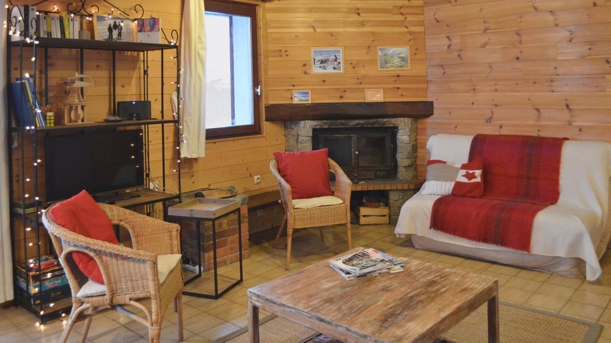 Villard-Reculas Apartment | Apartment 'Les Cabrettes - Confort' with Mountain View and Balcony