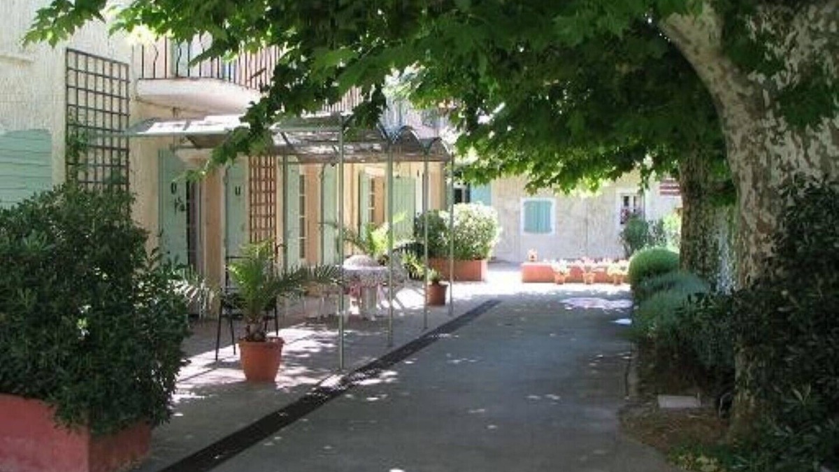 Orgon Apartment | Apartment 'Les cigales' - Tastefully Restored Provencal Farmhouse