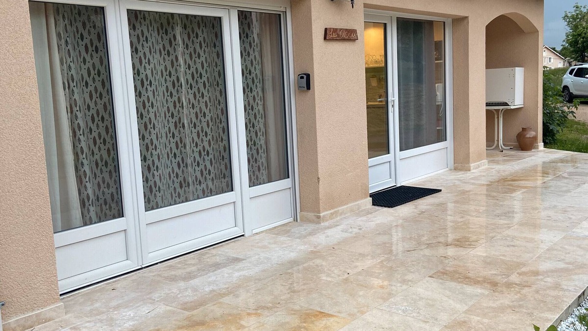 Lapte Apartment | Apartment 'Les Ocres' with Private Terrace and Wi-Fi