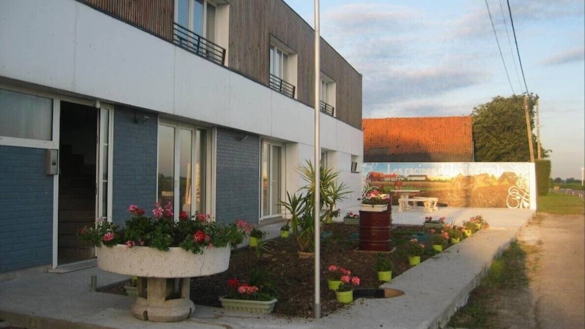 Ledringhem Apartment | Apartment 'Les Racines De La Vie Rurale' with Wi-Fi and Air Conditioning