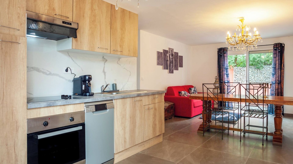 Ginasservis Apartment | Apartment "Les Salons du Bastier 3" with Shared Pool & Wi-Fi