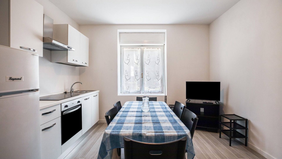Levico Terme Apartment | Apartment "Levico Al Corso Apartments" with Mountain View