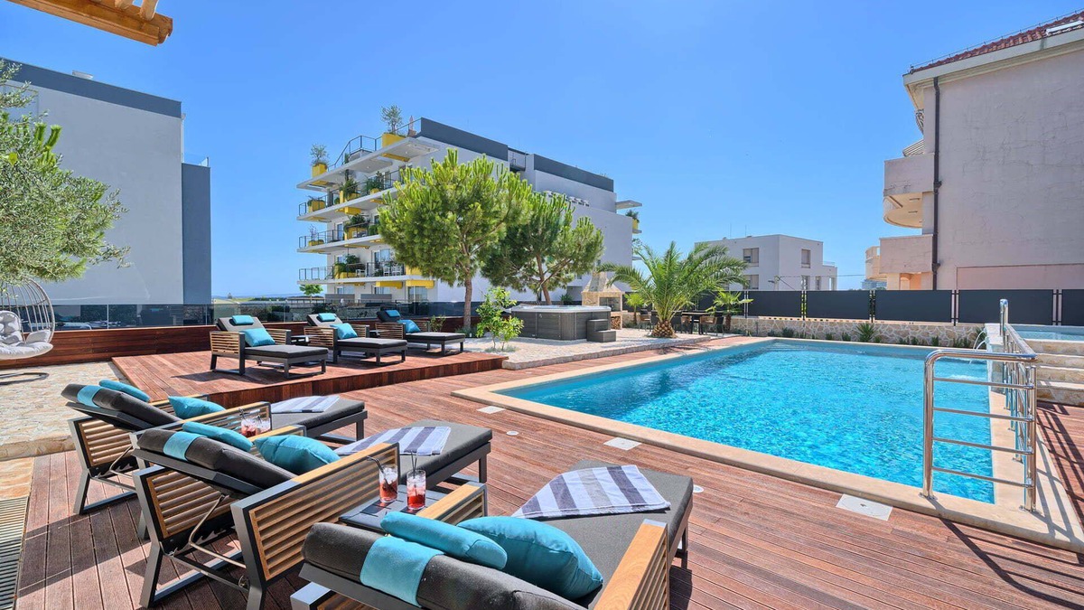 Znjan Apartment | Apartment Liberty Living with Pool IV