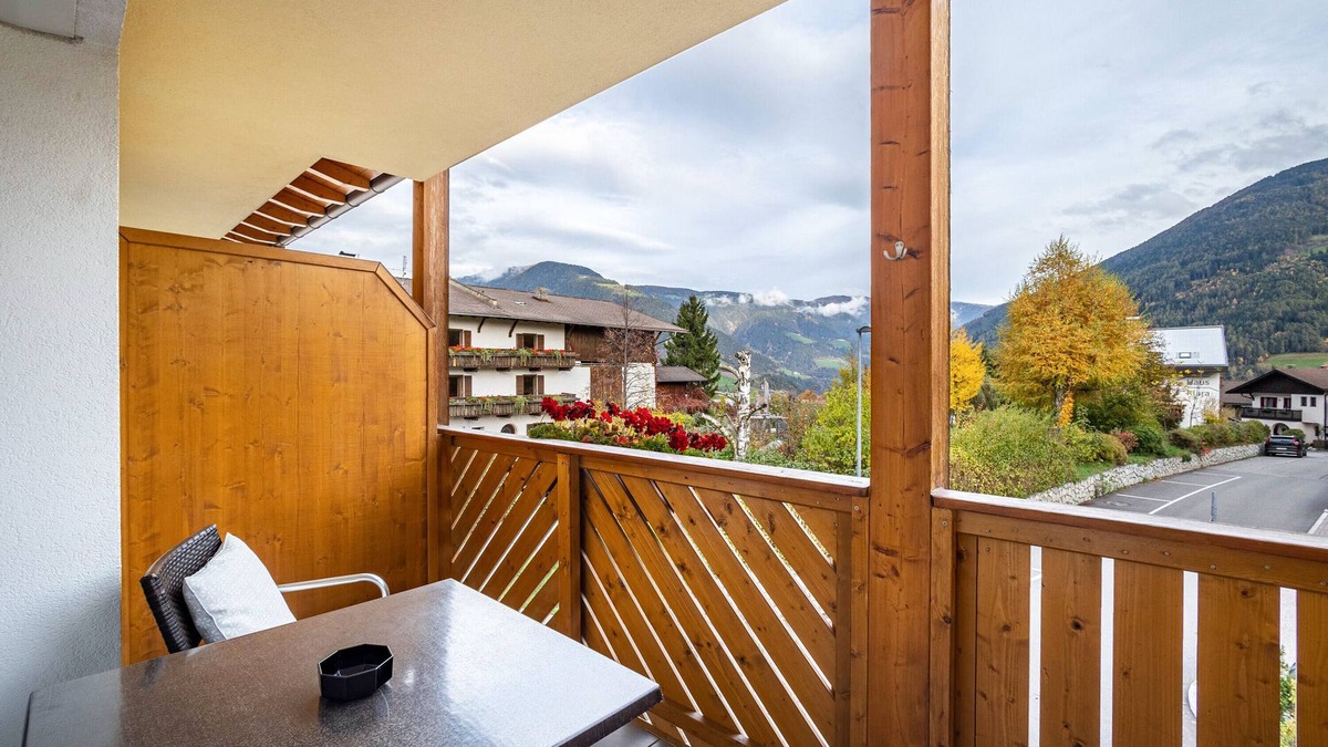 Naz Apartment | Apartment 'Linder 20' with Mountain View, Shared Pool and Wi-Fi