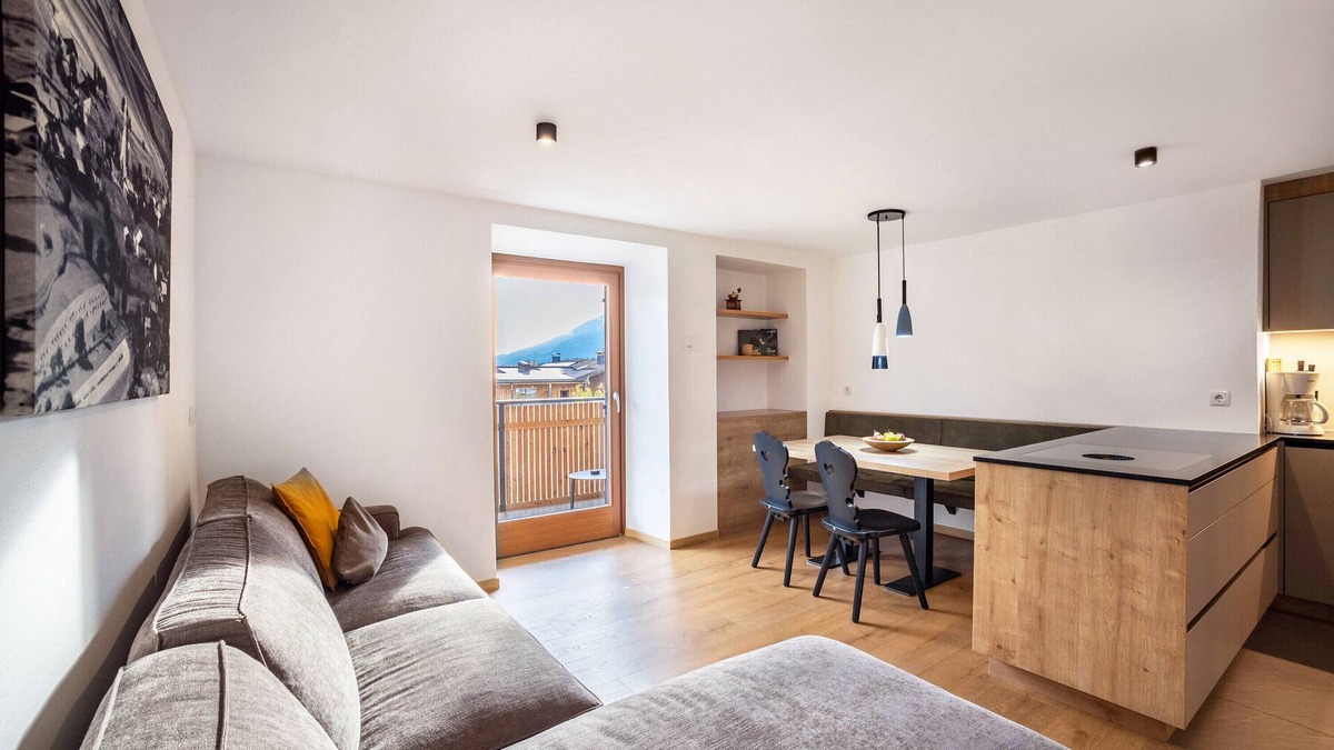 Naz Apartment | Apartment 'Linderhof Panorama Balkon' with Mountain View, Shared Pool and Wi-Fi