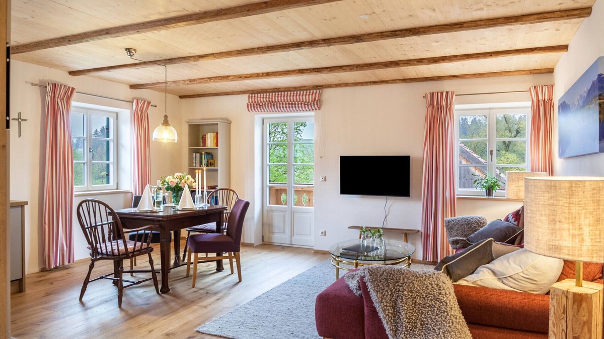 Rottenbuch Apartment | Apartment 'Lisbeth' with Shared Garden, Balcony and Wi-Fi