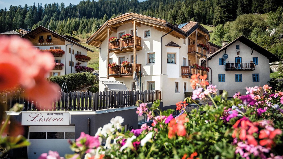 Corvara in Badia Apartment | Apartment 'Lisüra Boè' with Mountain View and Wi-Fi